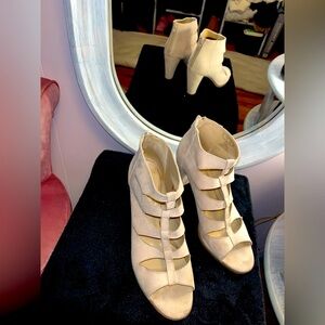 Metaphor natural color heel sandals